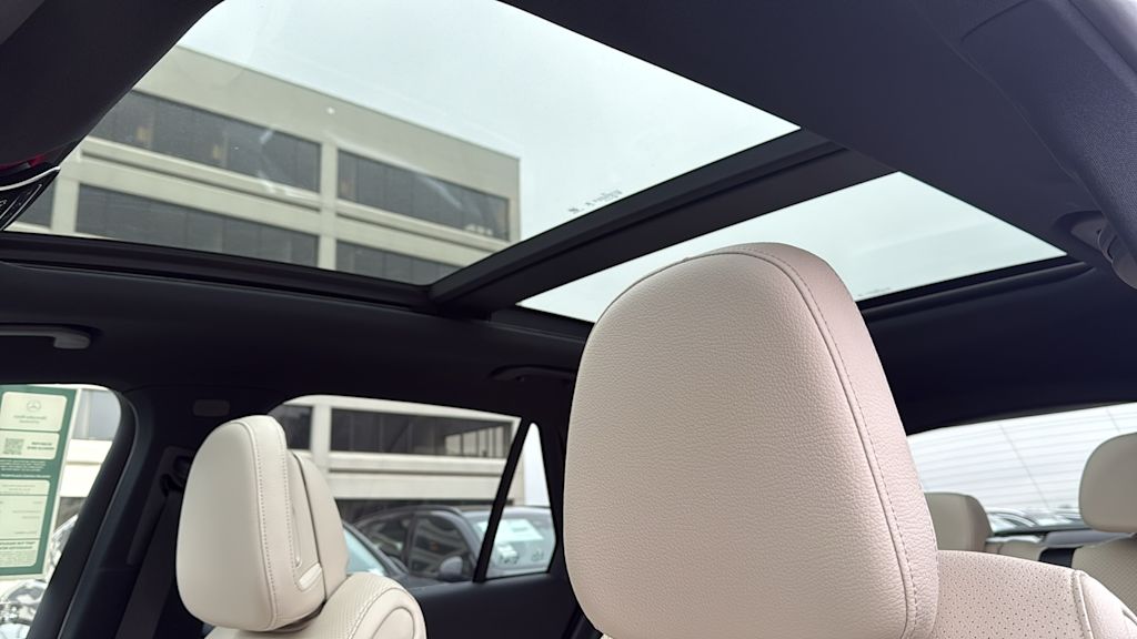 Thumbnail: 2025 Mercedes-Benz GLC - 30