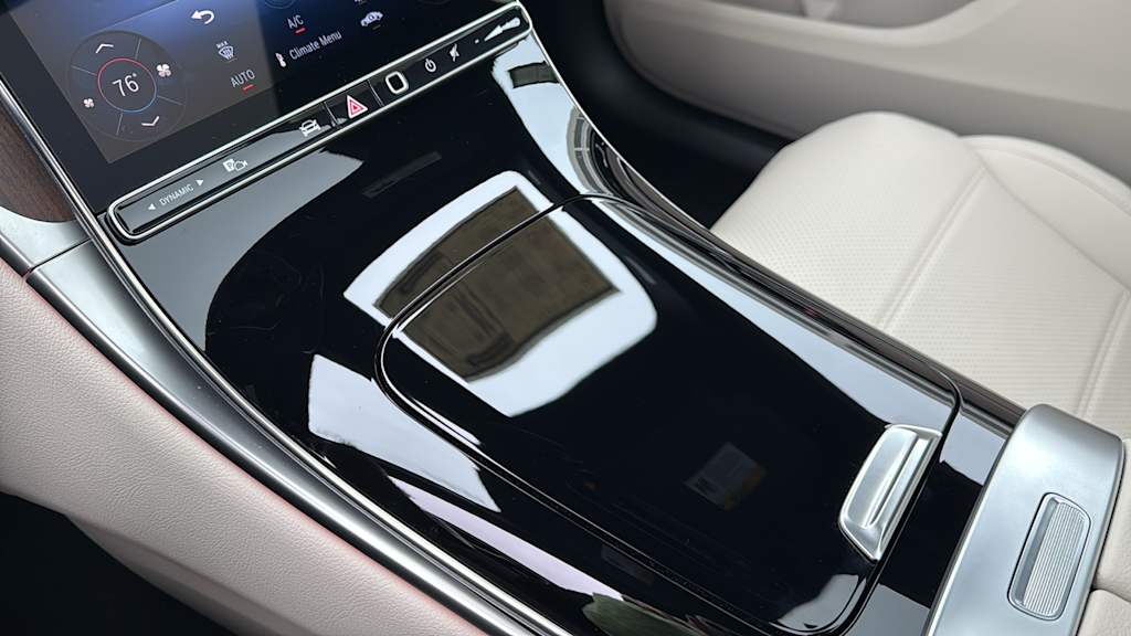 Thumbnail: 2025 Mercedes-Benz GLC - 16