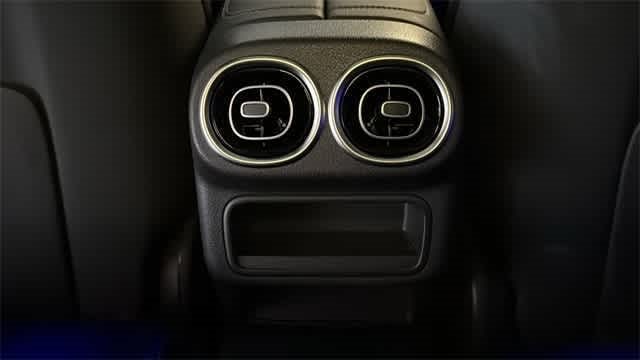 Thumbnail: 2025 Mercedes-Benz GLC - 27