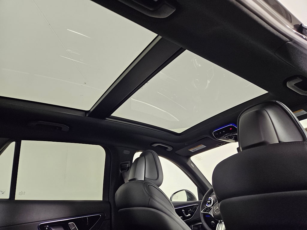 Thumbnail: 2025 Mercedes-Benz GLC - 30