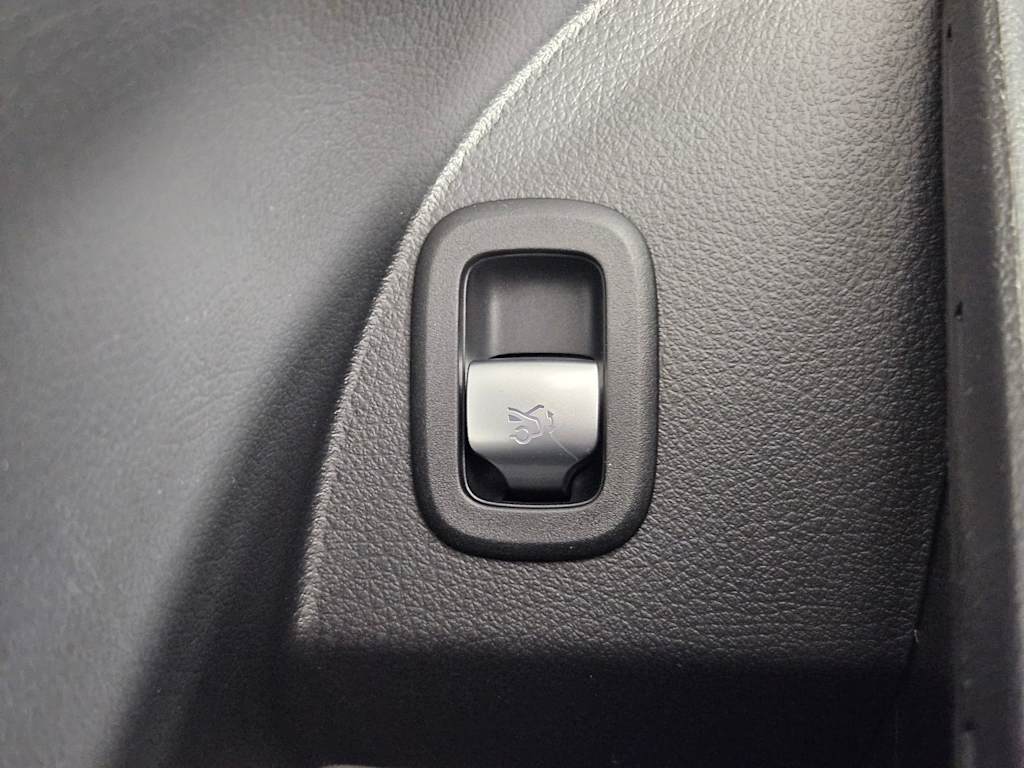 Thumbnail: 2025 Mercedes-Benz GLC - 41