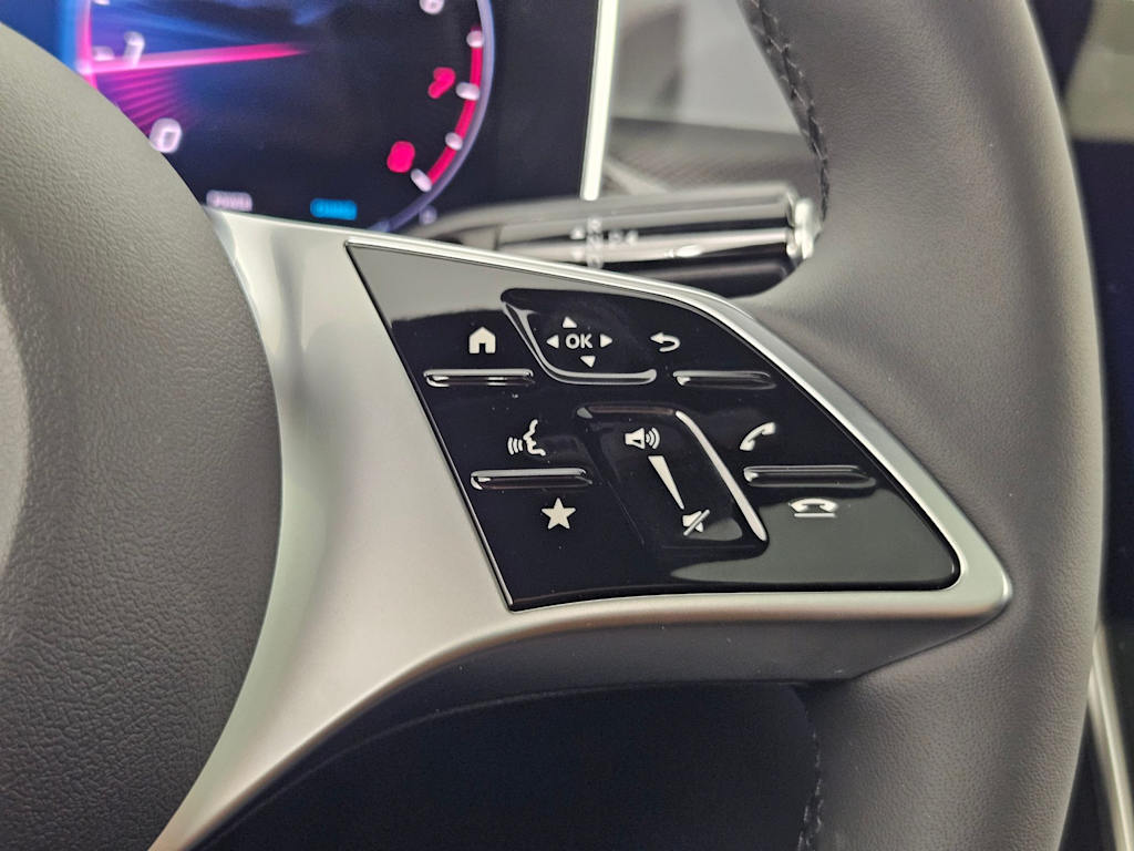 Thumbnail: 2025 Mercedes-Benz GLC - 33