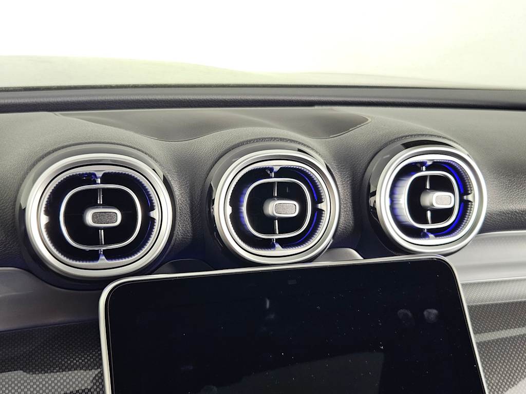 Thumbnail: 2025 Mercedes-Benz GLC - 37