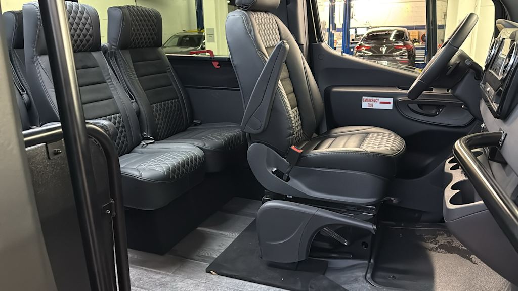 Thumbnail: 2023 Mercedes-Benz Sprinter - 23