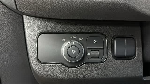 Thumbnail: 2023 Mercedes-Benz Sprinter - 16