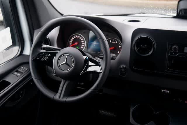 Thumbnail: 2025 Mercedes-Benz Sprinter - 11