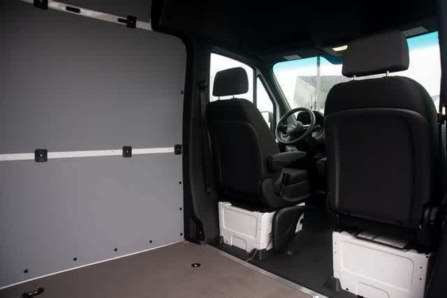 Thumbnail: 2025 Mercedes-Benz Sprinter - 40