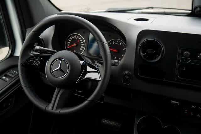 Thumbnail: 2025 Mercedes-Benz Sprinter - 37