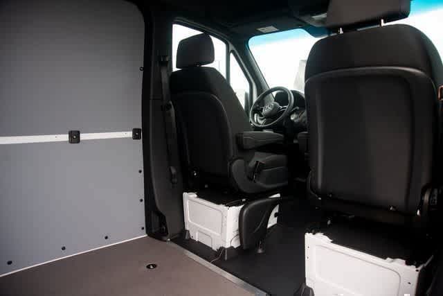 Thumbnail: 2025 Mercedes-Benz Sprinter - 39