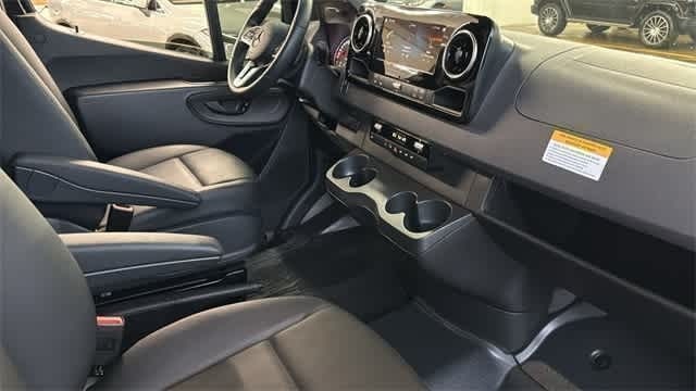 Thumbnail: 2023 Mercedes-Benz Sprinter - 12