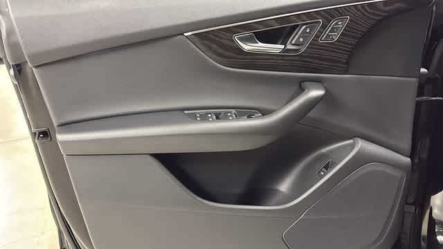 Thumbnail: 2021 Audi Q8 - 23