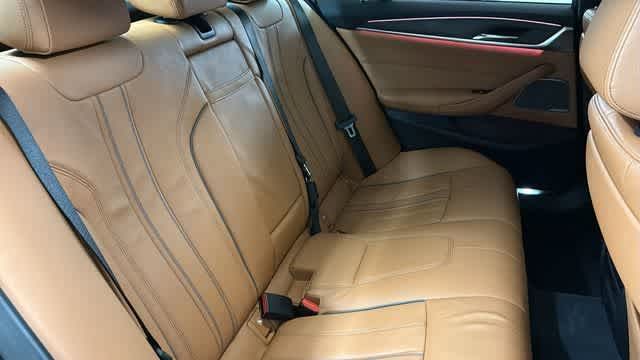 Thumbnail: 2021 BMW 5 Series - 35