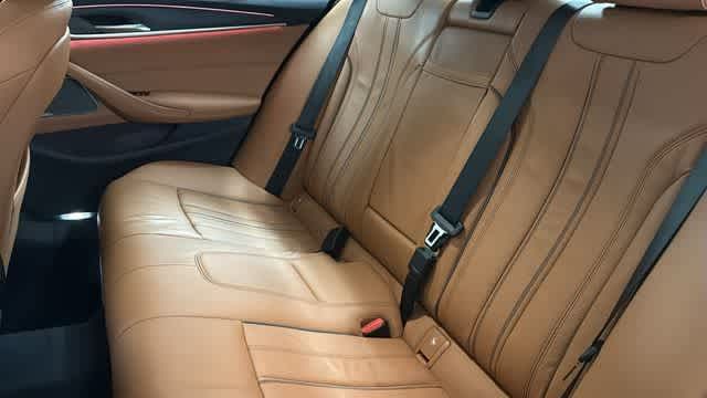 Thumbnail: 2021 BMW 5 Series - 32