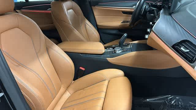 Thumbnail: 2021 BMW 5 Series - 36