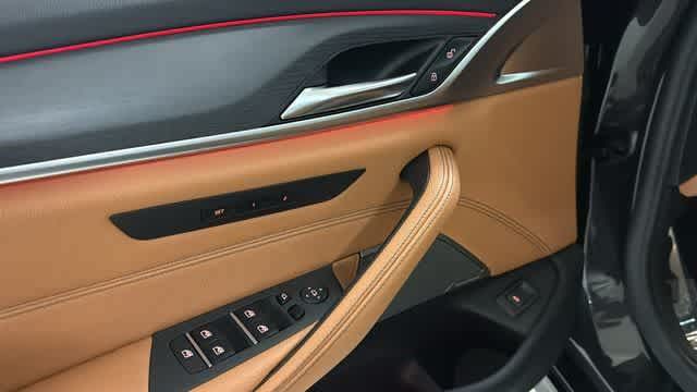 Thumbnail: 2021 BMW 5 Series - 23