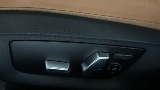 Thumbnail: 2021 BMW 5 Series - 24