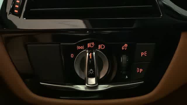 Thumbnail: 2021 BMW 5 Series - 25