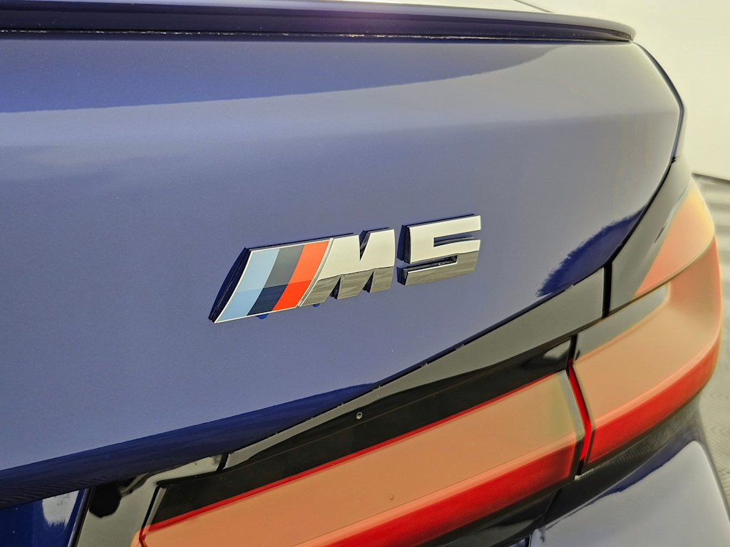 2021 BMW M5  24