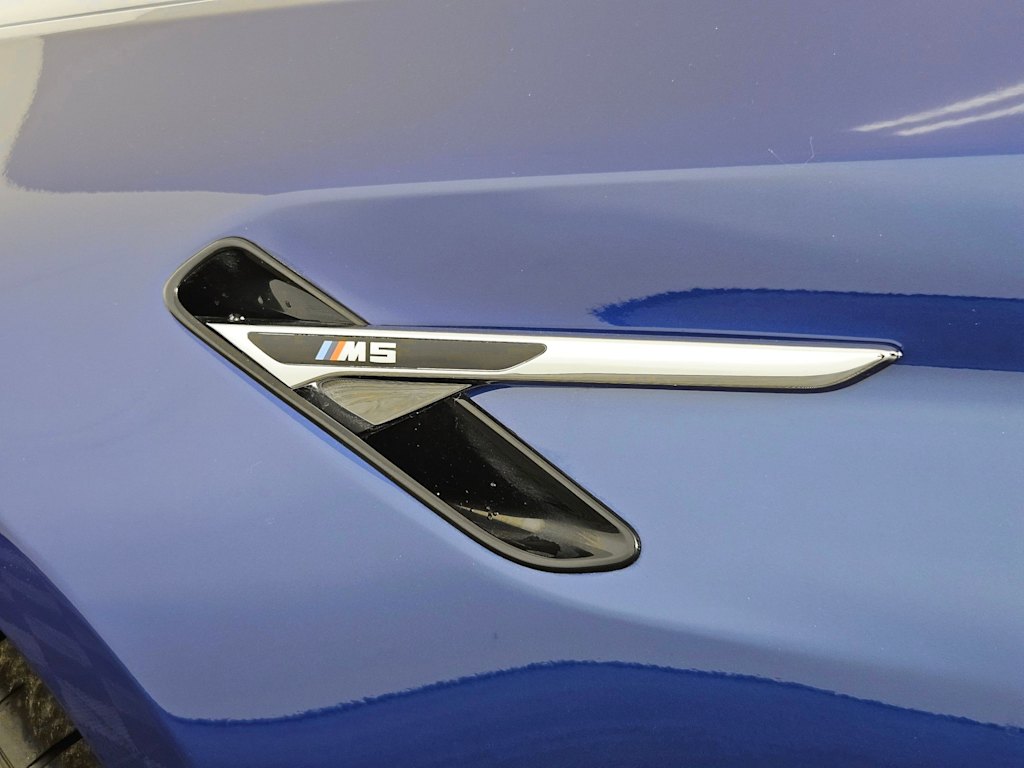 2021 BMW M5  44