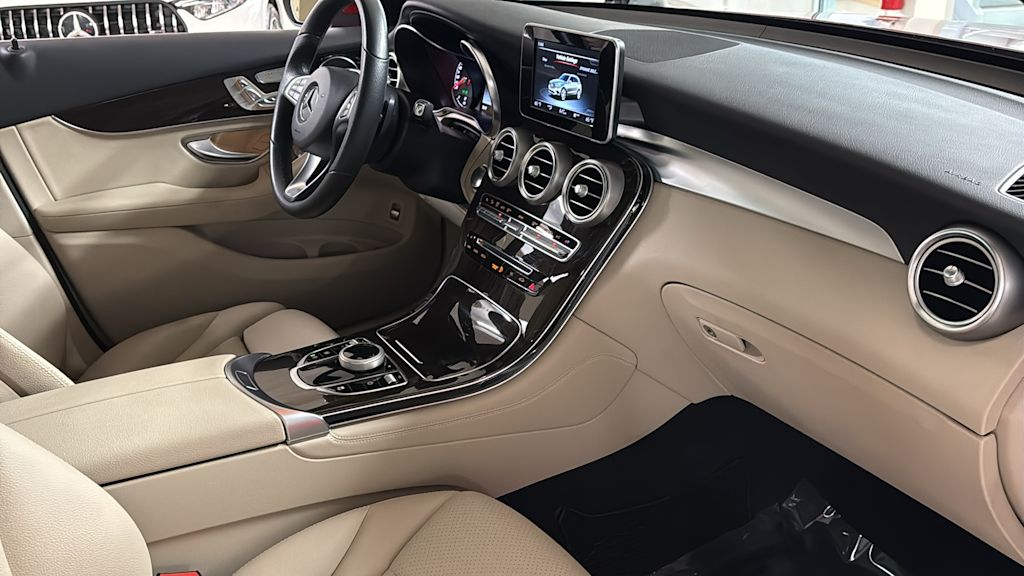 Thumbnail: 2017 Mercedes-Benz GLC - 14