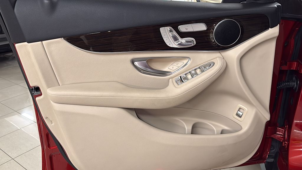 Thumbnail: 2017 Mercedes-Benz GLC - 22