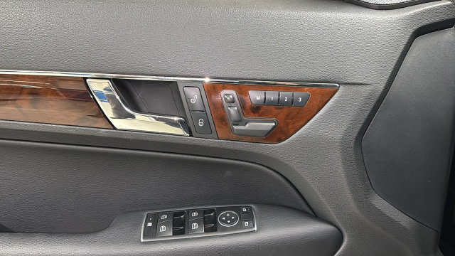 Thumbnail: 2011 Mercedes-Benz E-Class - 24