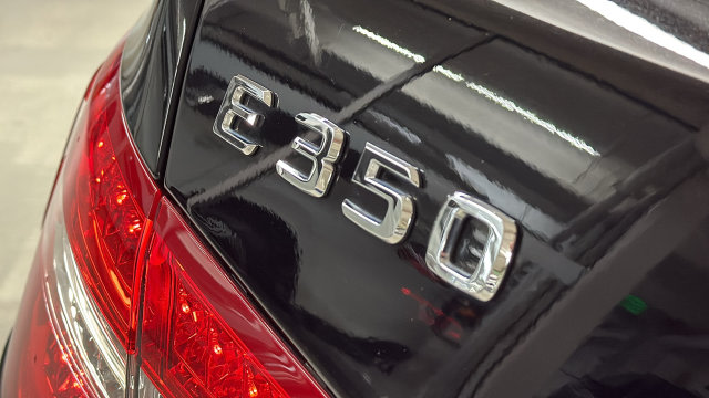 Thumbnail: 2011 Mercedes-Benz E-Class - 21