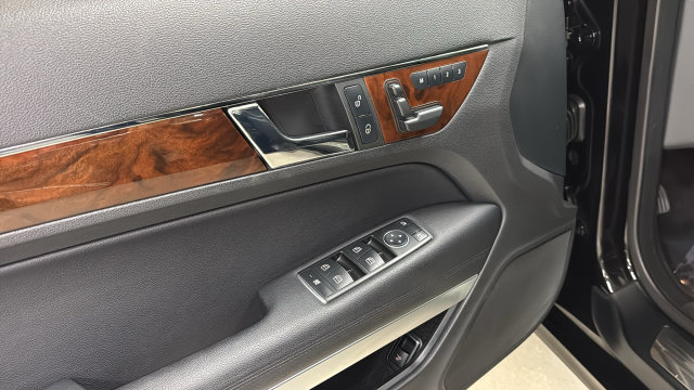Thumbnail: 2011 Mercedes-Benz E-Class - 23