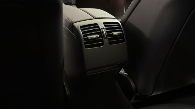Thumbnail: 2011 Mercedes-Benz E-Class - 32