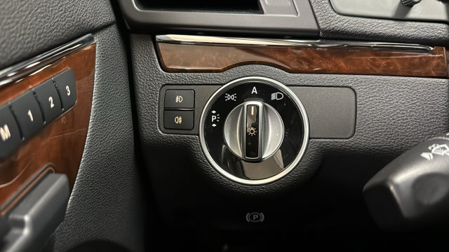 Thumbnail: 2011 Mercedes-Benz E-Class - 25