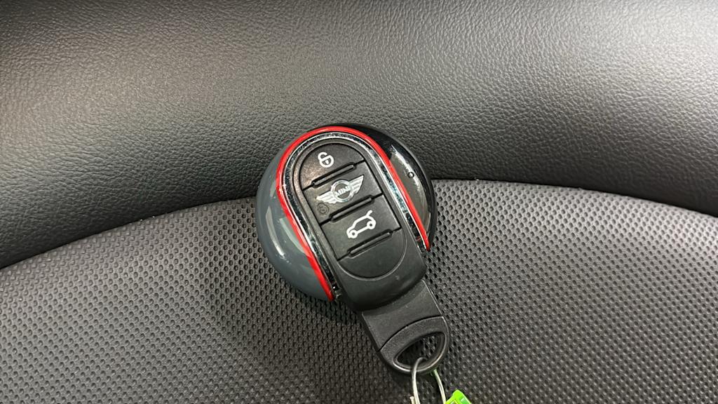 Thumbnail: 2017 MINI Cooper - 19