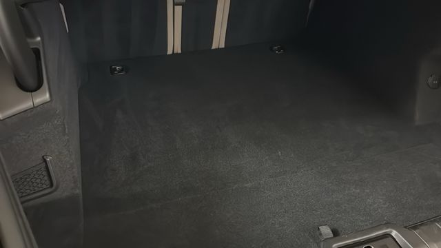 Thumbnail: 2021 Porsche Taycan - 32