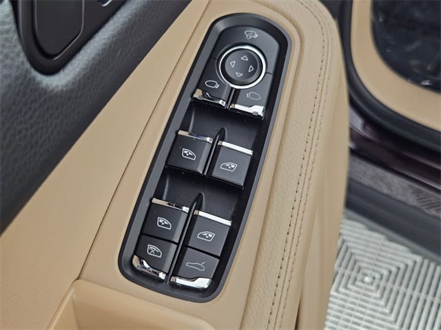 Thumbnail: 2023 Porsche Macan - 21