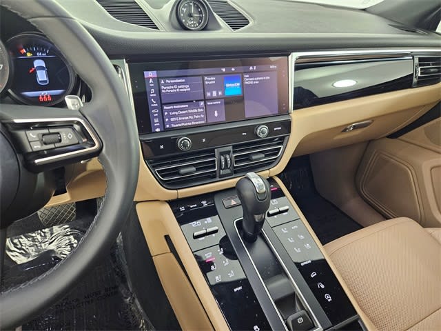 Thumbnail: 2023 Porsche Macan - 2