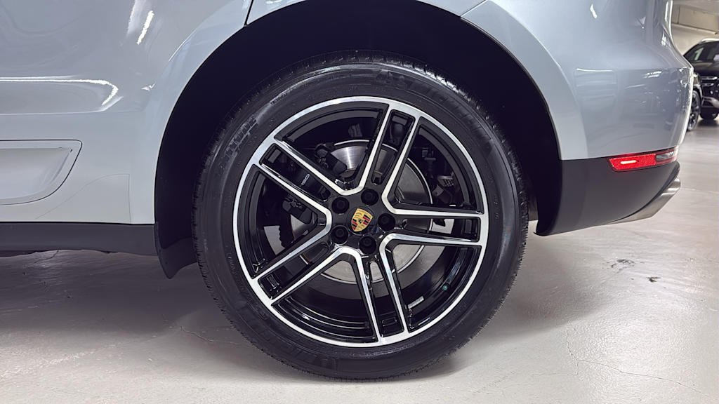 Thumbnail: 2021 Porsche Macan - 8