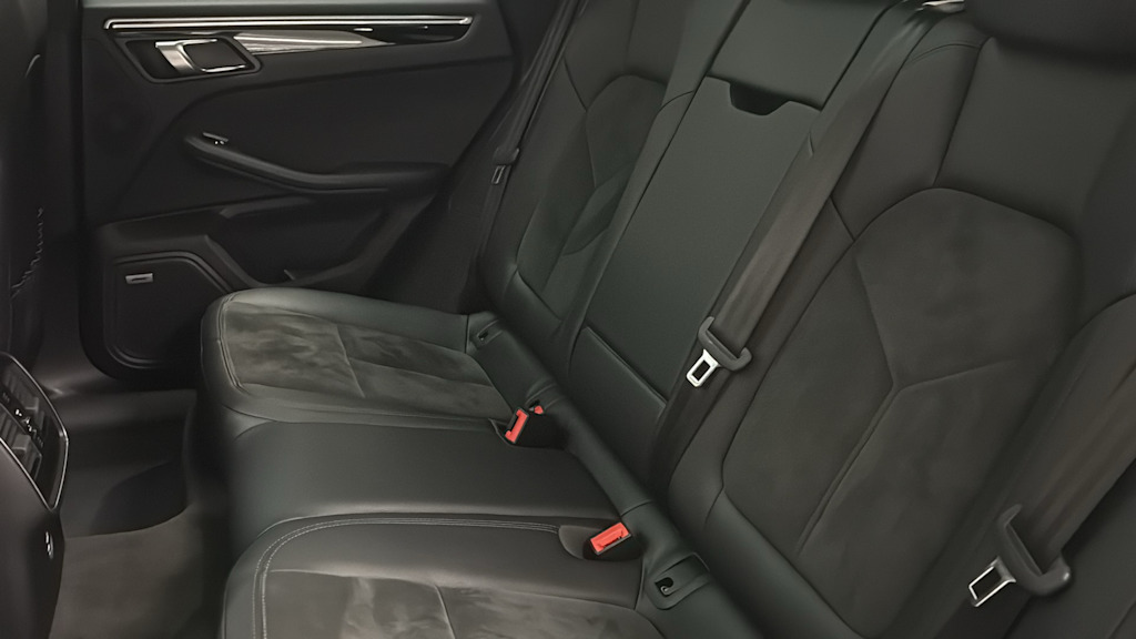 Thumbnail: 2021 Porsche Macan - 31