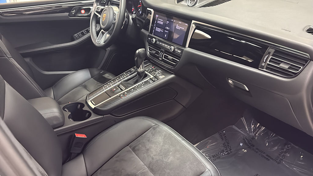 Thumbnail: 2021 Porsche Macan - 14