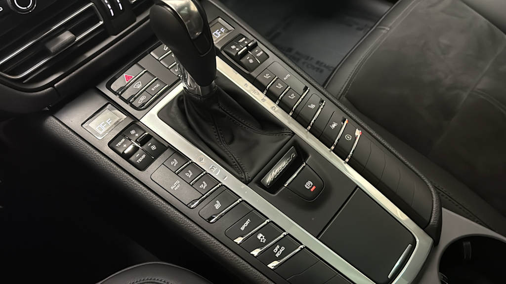 Thumbnail: 2021 Porsche Macan - 16