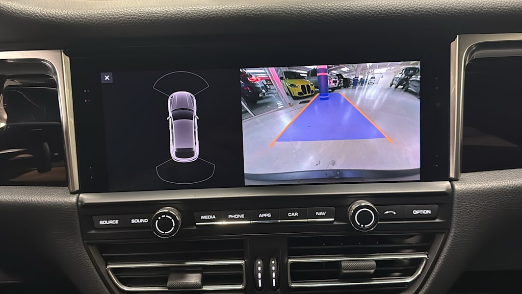 Thumbnail: 2021 Porsche Macan - 26