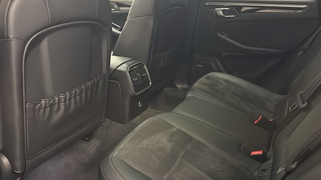 Thumbnail: 2021 Porsche Macan - 12