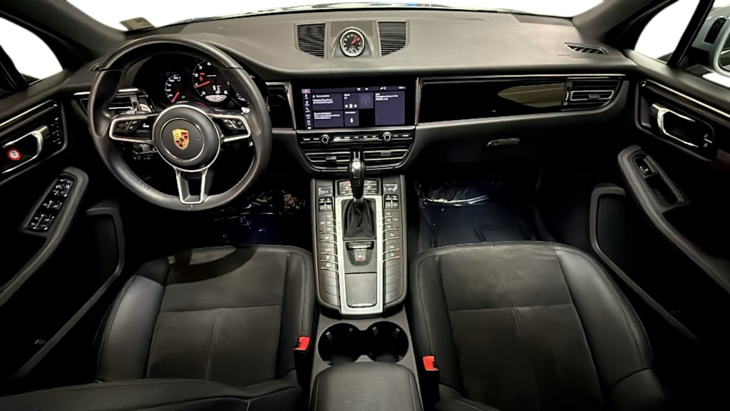 Thumbnail: 2021 Porsche Macan - 2