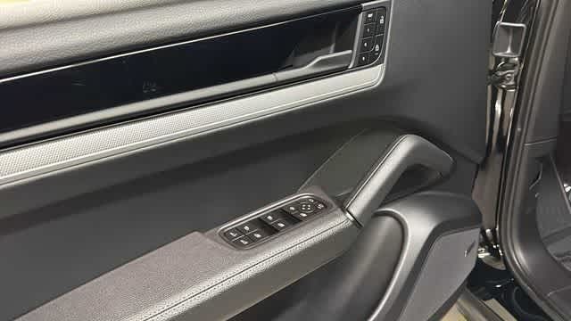 Thumbnail: 2024 Porsche Cayenne - 19