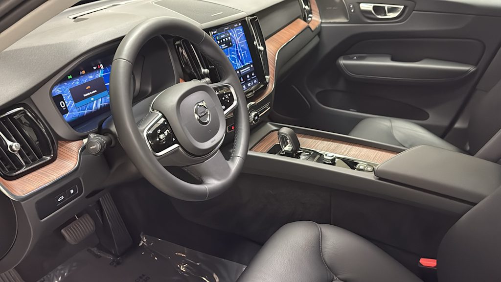 Thumbnail: 2023 Volvo XC60 - 14