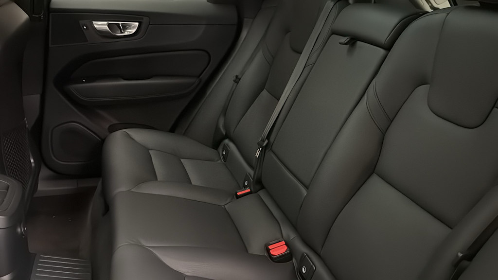 Thumbnail: 2023 Volvo XC60 - 32