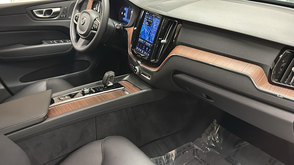 Thumbnail: 2023 Volvo XC60 - 36