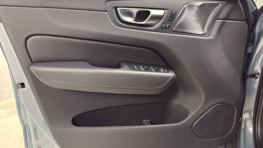 Thumbnail: 2023 Volvo XC60 - 22