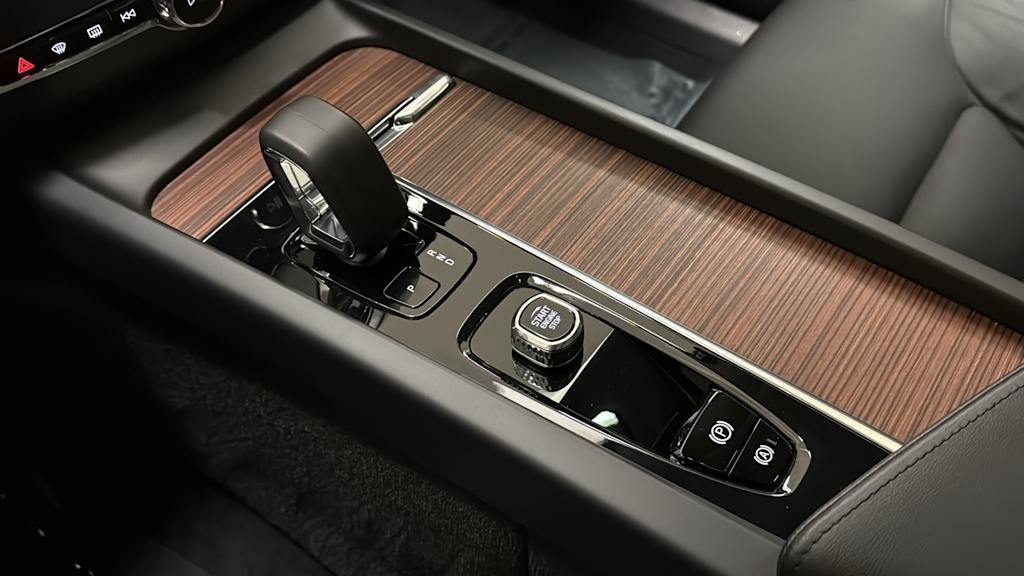 Thumbnail: 2023 Volvo XC60 - 16