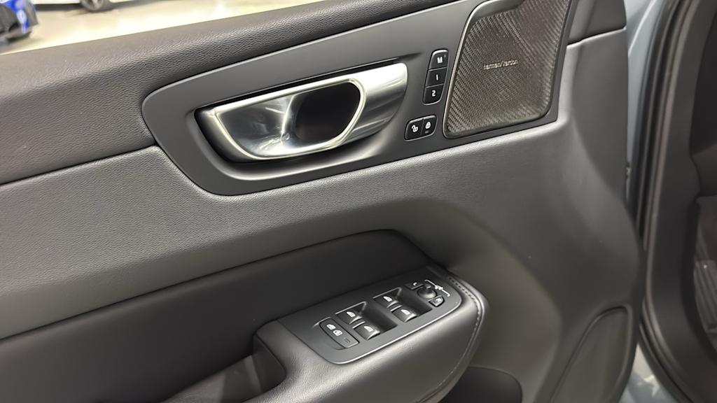 Thumbnail: 2023 Volvo XC60 - 23