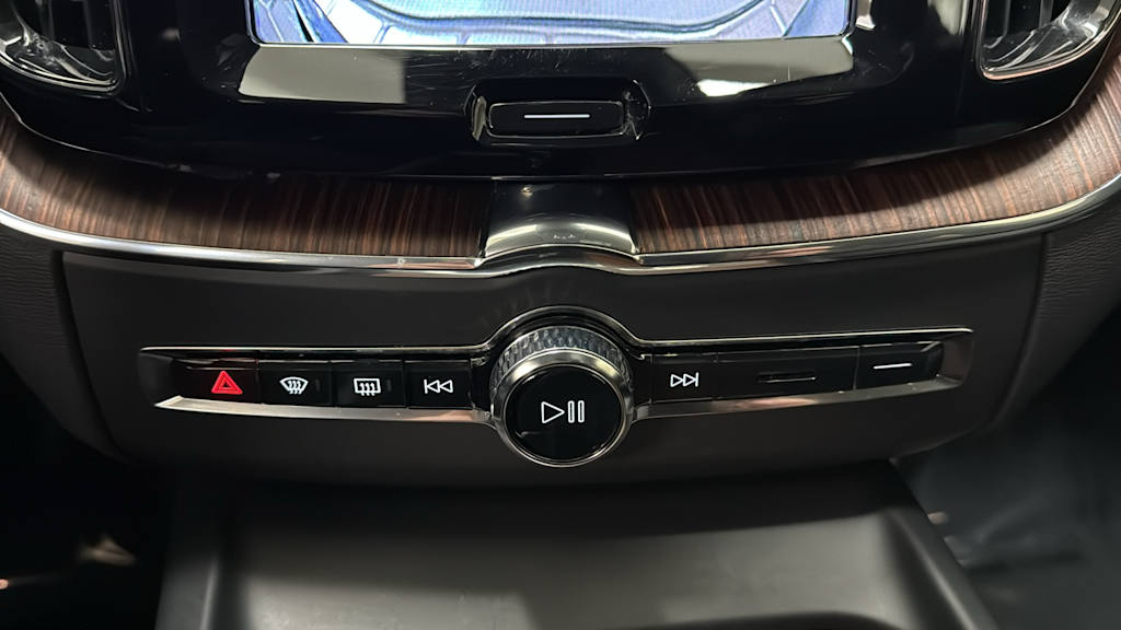 Thumbnail: 2023 Volvo XC60 - 28