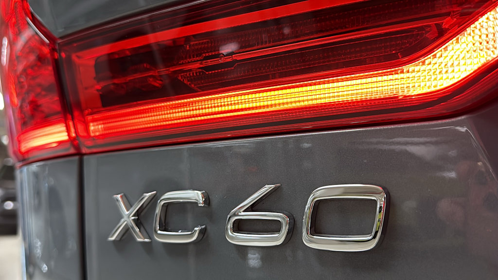 Thumbnail: 2023 Volvo XC60 - 21